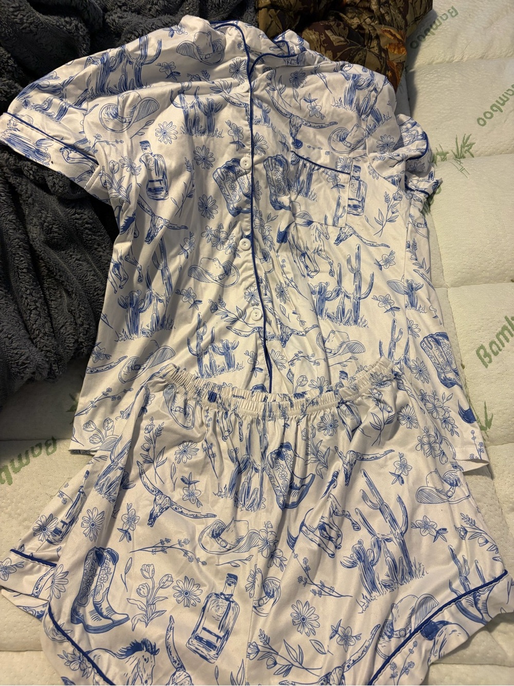 SHEIN White and Blue Western Print Short Pajama Set